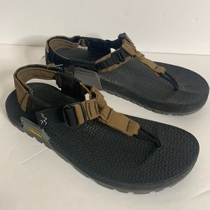 Bedrock Cairn Adventure Women 9 Black Hook Loop Brown Thong Strap Vibram Sandals